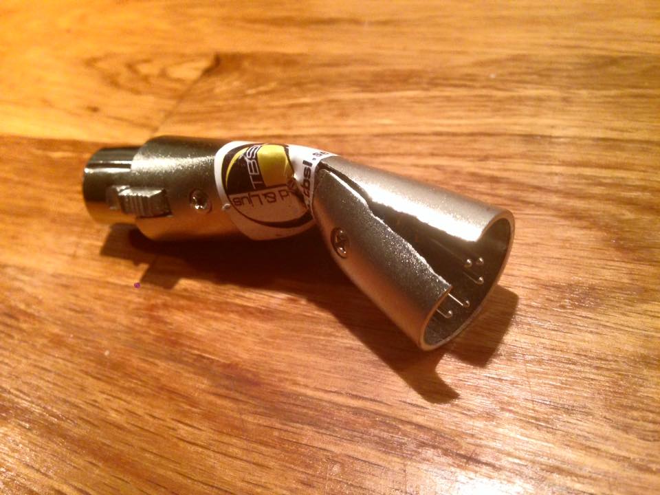 En Full Contact XLR-kontakt