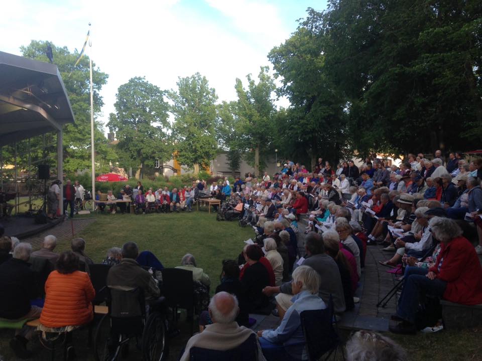 Allsång i Stadsparken Västervik
